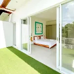 Villa Tepi Pantai