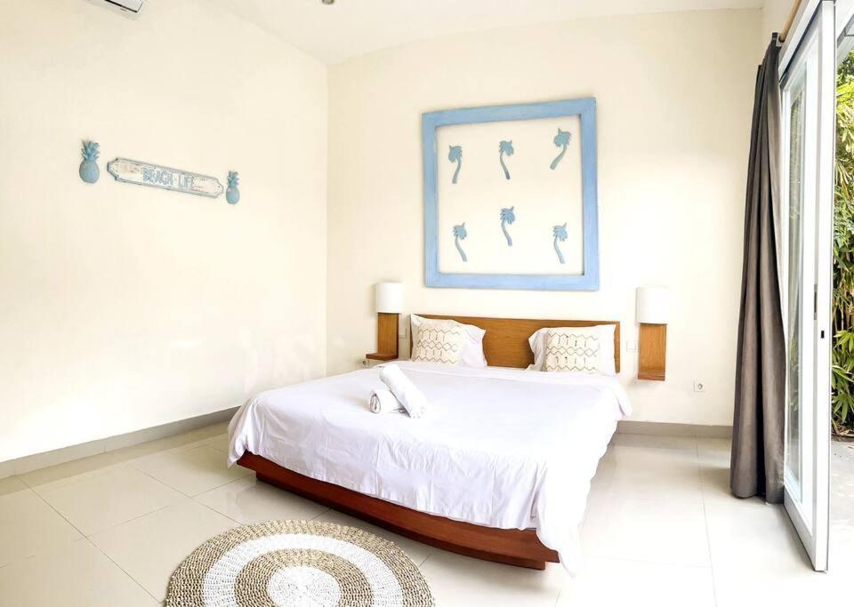 Tepi Pantai Seminyak (Bali)